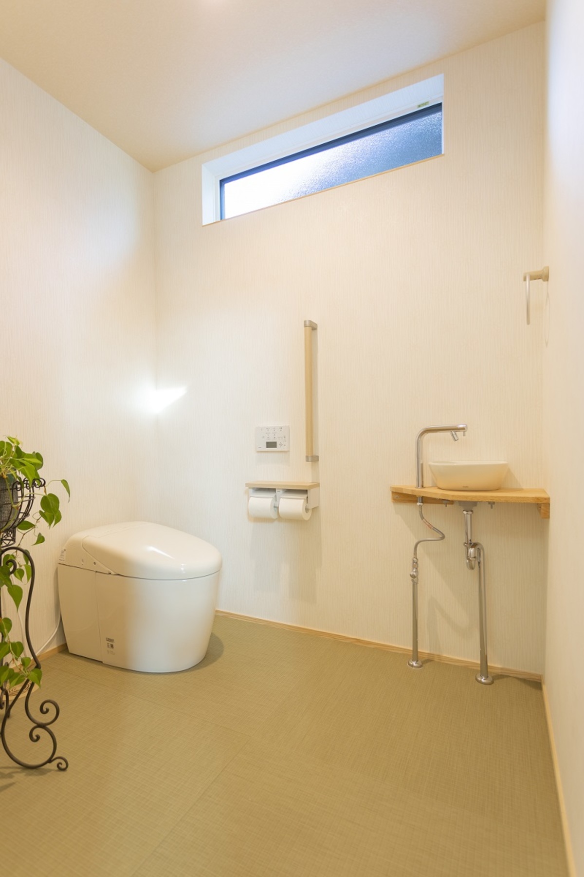 「一歩」ゆったり広いトイレ 【ピース島根】島根県の新築住宅、住宅メーカー情報