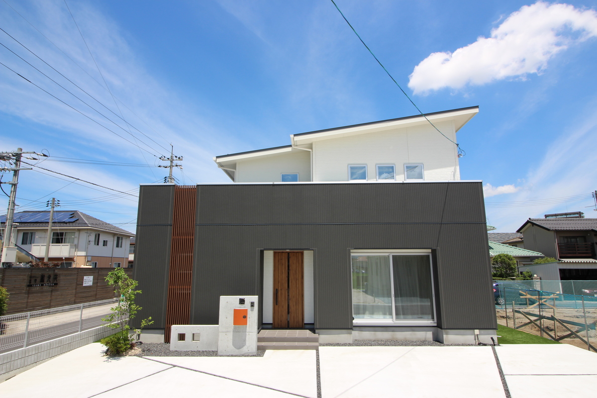 縦格子が似合うシンプル外観の家 ピース島根 島根県の新築住宅 住宅メーカー情報