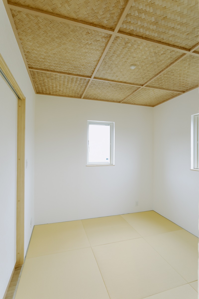 網代（あじろ）天井の和室（カナツ技建工業株式会社（無添加住宅）の